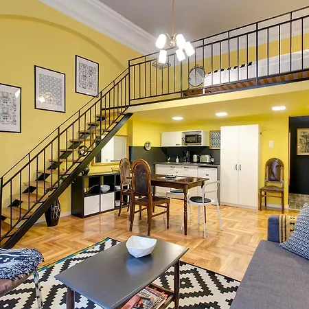 아파트 Little Americas New Worlds