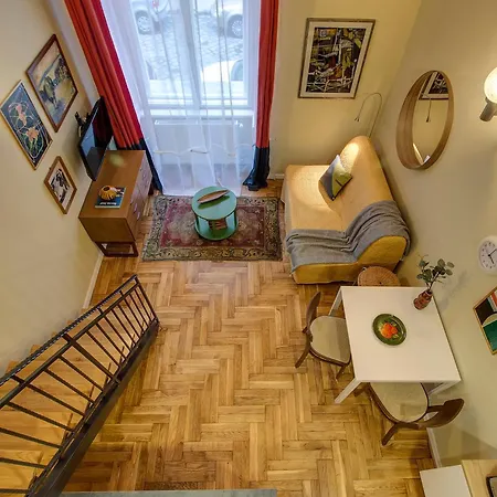 아파트 Little Americas New Worlds