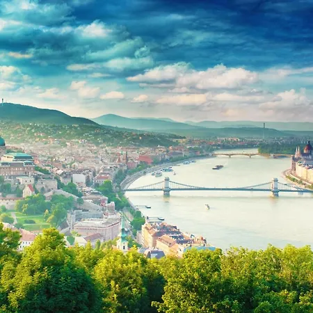 Little Americas New Worlds Budapešť