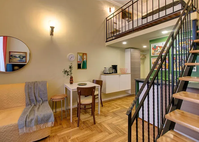 아파트 Little Americas New Worlds *