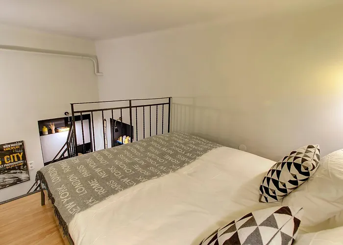 Little Americas New Worlds * 부다페스트