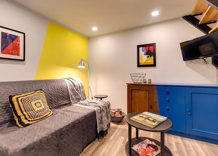 아파트 Little Americas New Worlds *