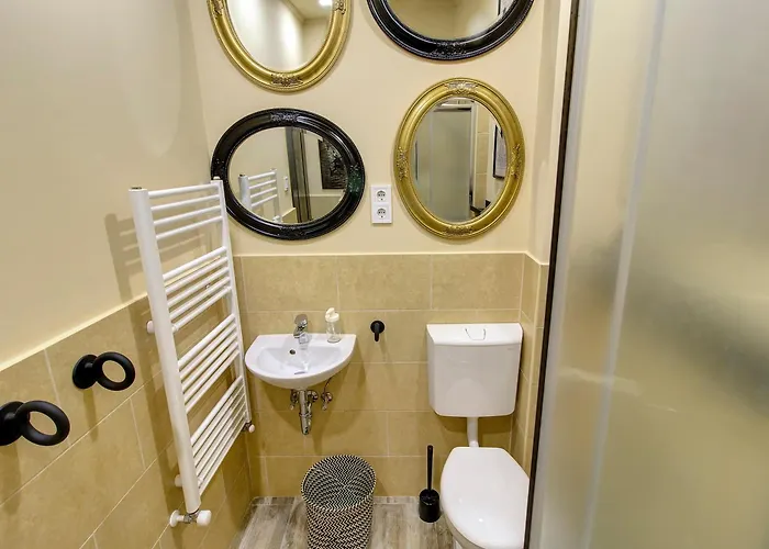 Little Americas New Worlds * 부다페스트