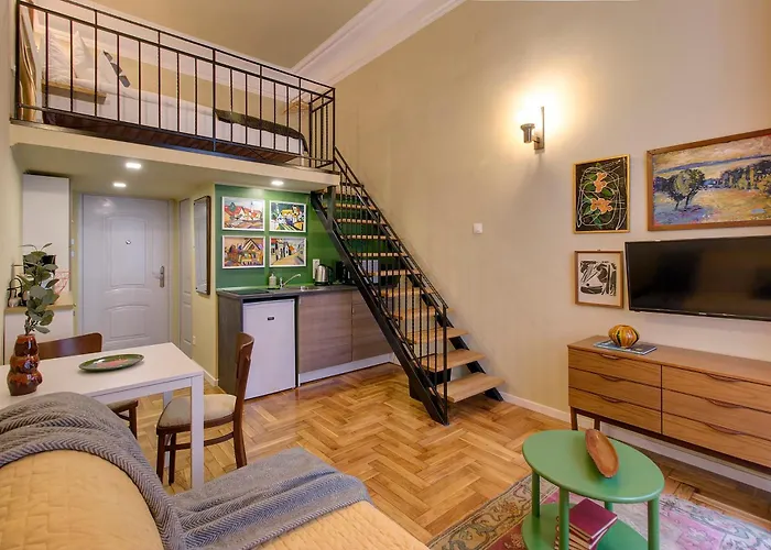 Little Americas New Worlds * بودابست